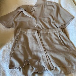 Barefoot dreams tan/cream pajama set